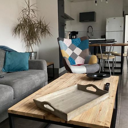 Joli Appartement 50 M2 Classe 3 Etoiles Avec Terrasse Et Jardin Ла Рошел Екстериор снимка
