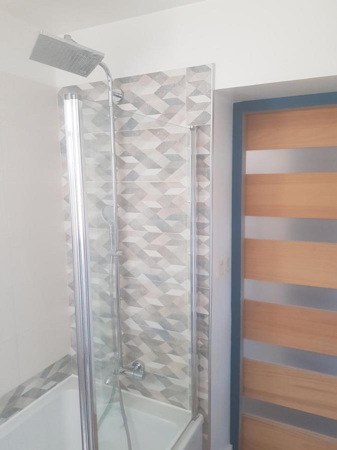 Joli Appartement 50 M2 Classe 3 Etoiles Avec Terrasse Et Jardin Ла Рошел Екстериор снимка