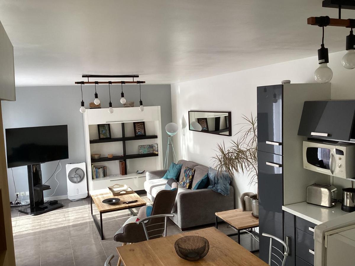 Joli Appartement 50 M2 Classe 3 Etoiles Avec Terrasse Et Jardin Ла Рошел Екстериор снимка