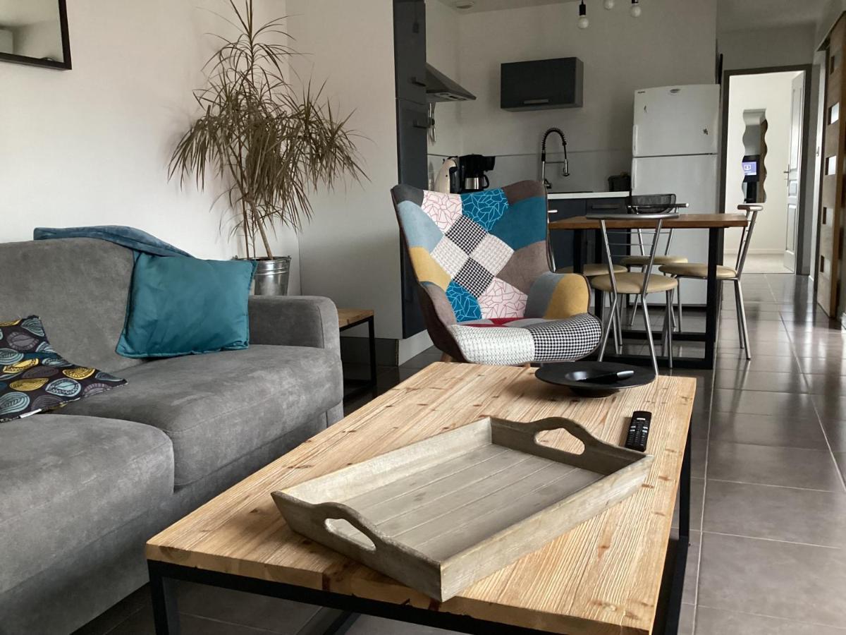 Joli Appartement 50 M2 Classe 3 Etoiles Avec Terrasse Et Jardin Ла Рошел Екстериор снимка