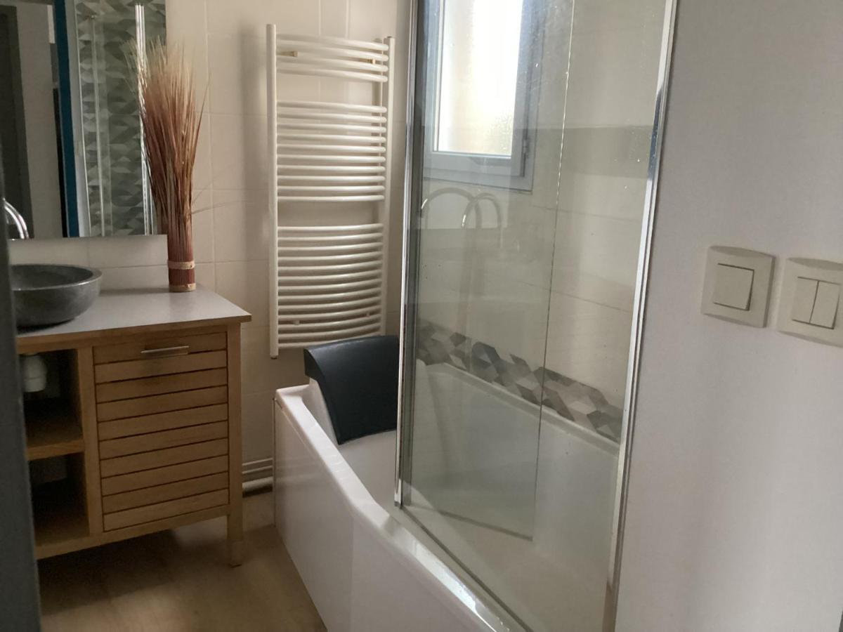 Joli Appartement 50 M2 Classe 3 Etoiles Avec Terrasse Et Jardin Ла Рошел Екстериор снимка